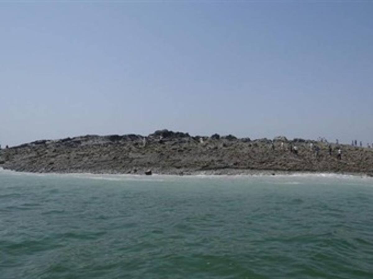 Una isla emerge a 200 metros de la costa tras terremoto en Pakistán