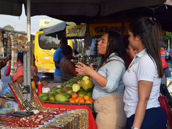 Jornada de sensibilización a vendedores informales en el sur de Cartagena