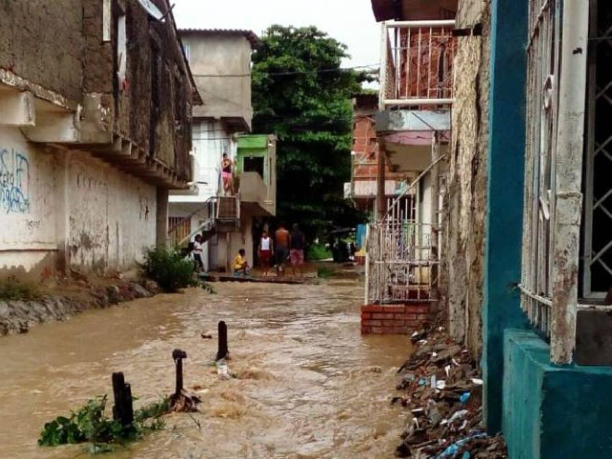 Alcaldía de Cartagena atiende emergencia tras fuerte lluvia