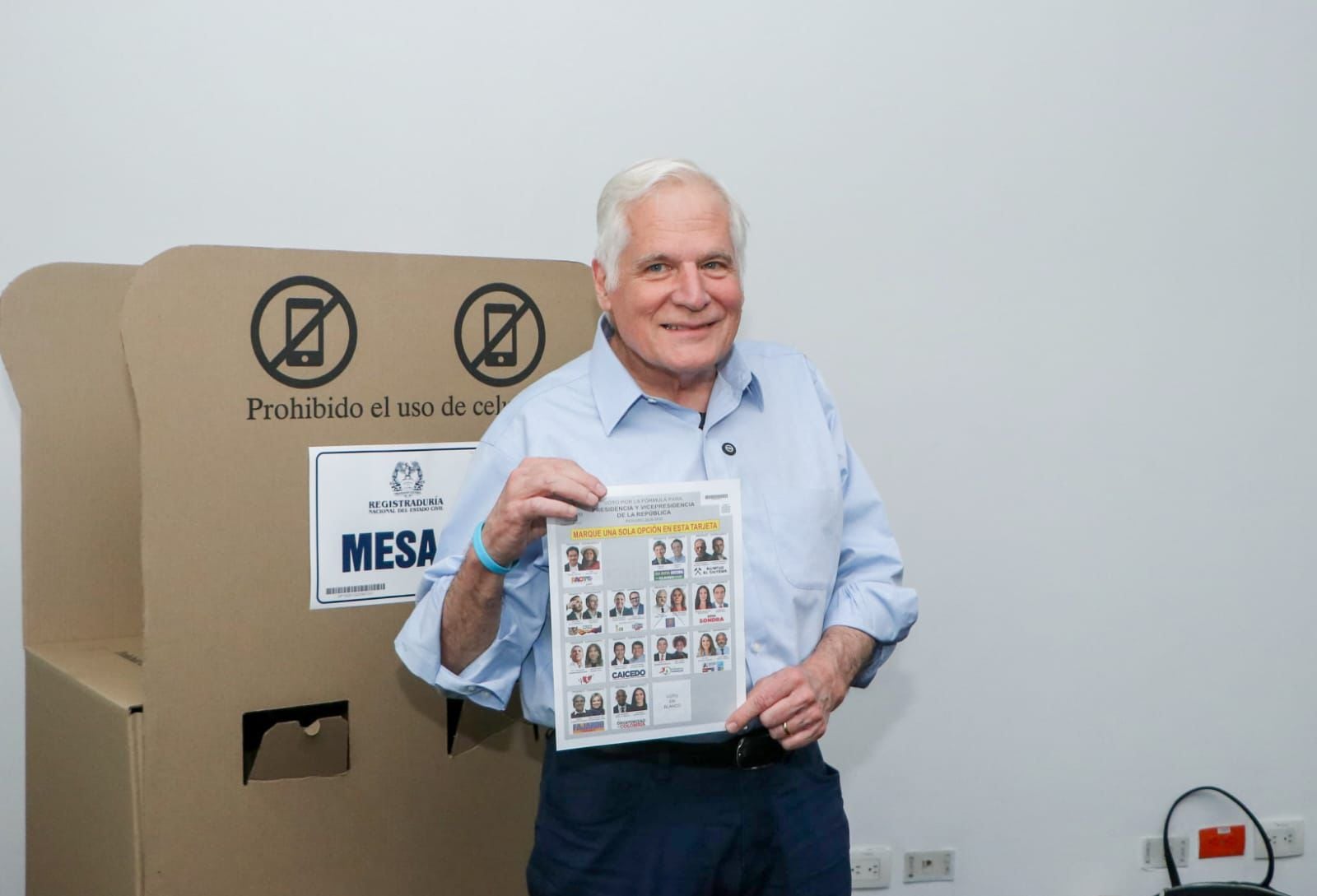 El candidato Miguel Uribe Londoño ejerció su derecho al voto en Bogotá