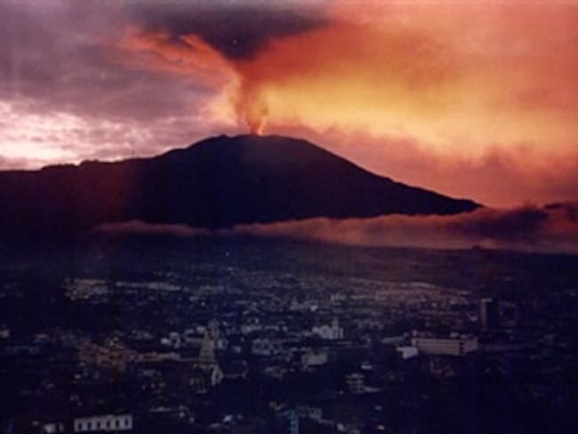 Se mantiene la alerta roja por erupción en el volcán Galeras
