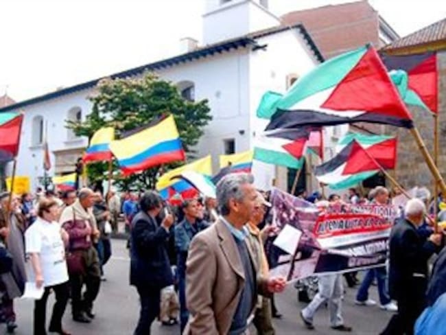 Al menos 300 personas protestaron frente a embajada de Israel en Colombia por ataques a Palestina