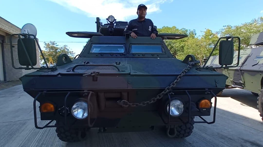 Vehículos blindados. Caracol Radio.