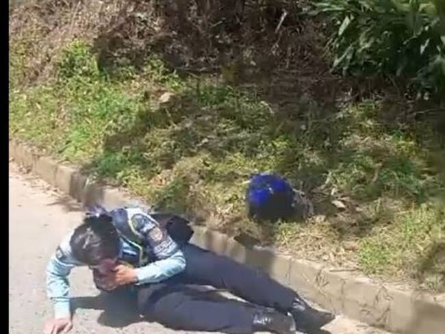 Agente de tránsito agredida en Medellín- foto video Denuncias Antioquia