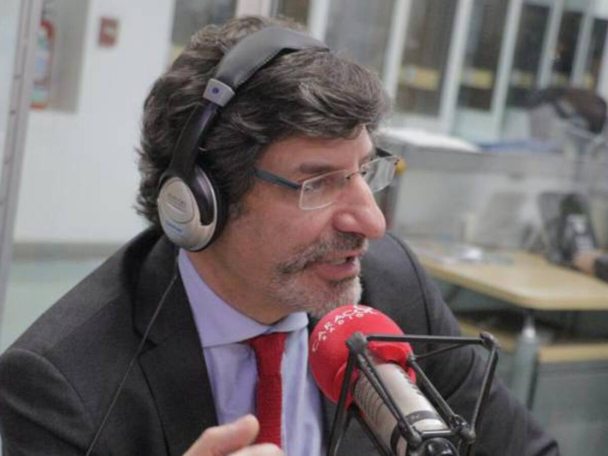 El Estado debe sincerarse y pagarles a las clínicas lo que les debe: Uribe