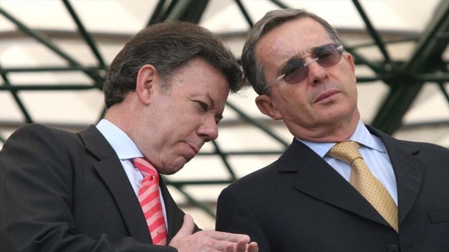 Juan Manuel Santos, presidente de la República y Álvaro Uribe, senador del Centro Democrático - Imagen de archivo. Foto: Colprensa