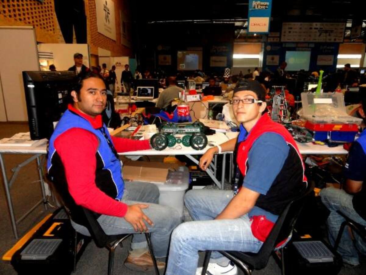 Campuseros de Bucaramanga llegaron a Bogotá a trabajar con sus robots y participar en las competiciones dispuestas para ello.