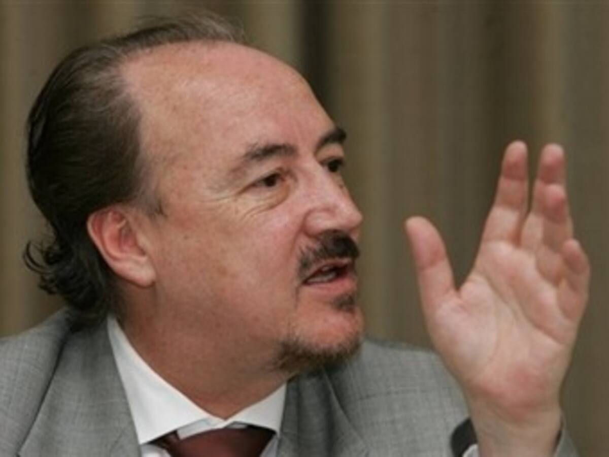 Ex ministro ecuatoriano Gustavo Larrea solicita autorización para revelar el lugar de su cita con Raúl Reyes
