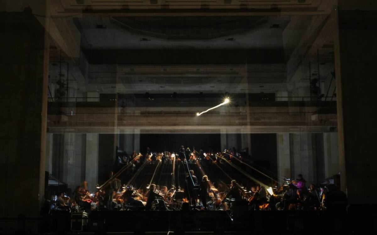 El show de luces Lyon es típico de la ciudad francesa desde hace varios años y tuvo sus orígenes en 1852, en una tradición religiosa a través de la cual se iluminaba la ciudad con velas en las ventanas y vitrales.