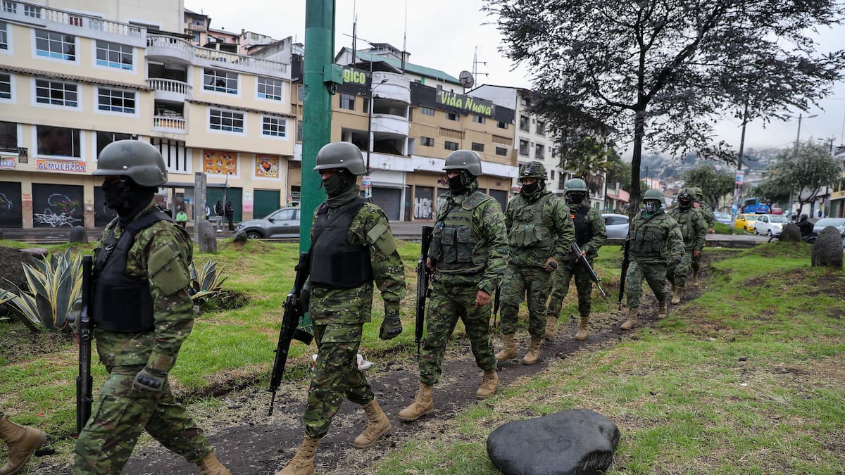 Ecuador: enfrentamiento entre bandas narcotraficantes deja 22 muertos