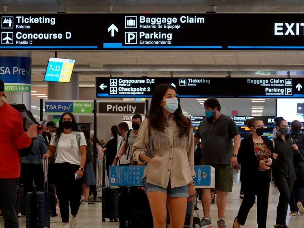 EE.UU. exigirá a viajeros extranjeros estar vacunados contra COVID-19