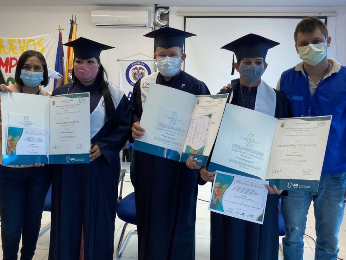 106 excombatientes se graduaron como bachilleres con ‘Maestro Itinerante’