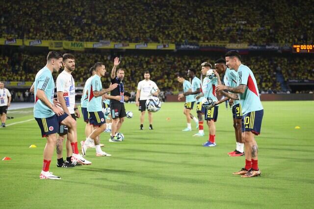 Selección Colombia en calentamiento/ Colprensa