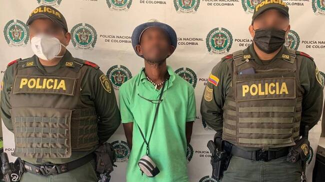 Este sujeto fue sorprendido por las patrullas del cuadrante caminando por las playas de este populoso sector turístico de la ciudad