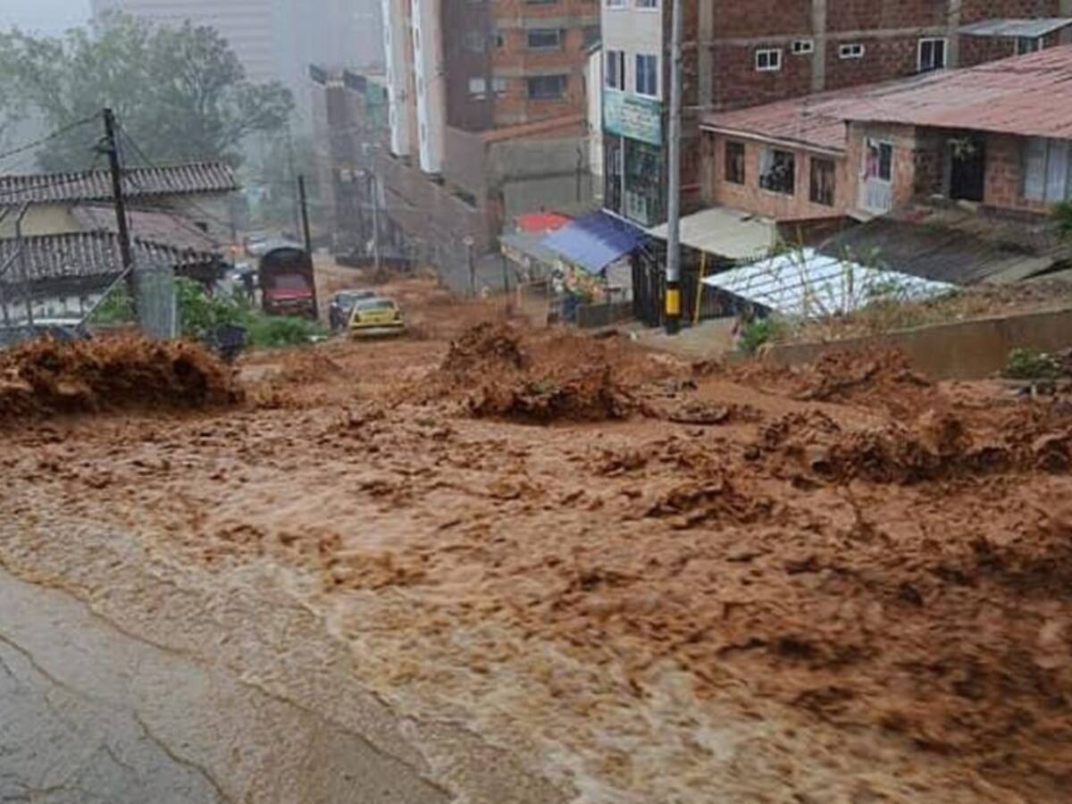 Con drones verifican daños en vías y viviendas de La Gabriela en Bello