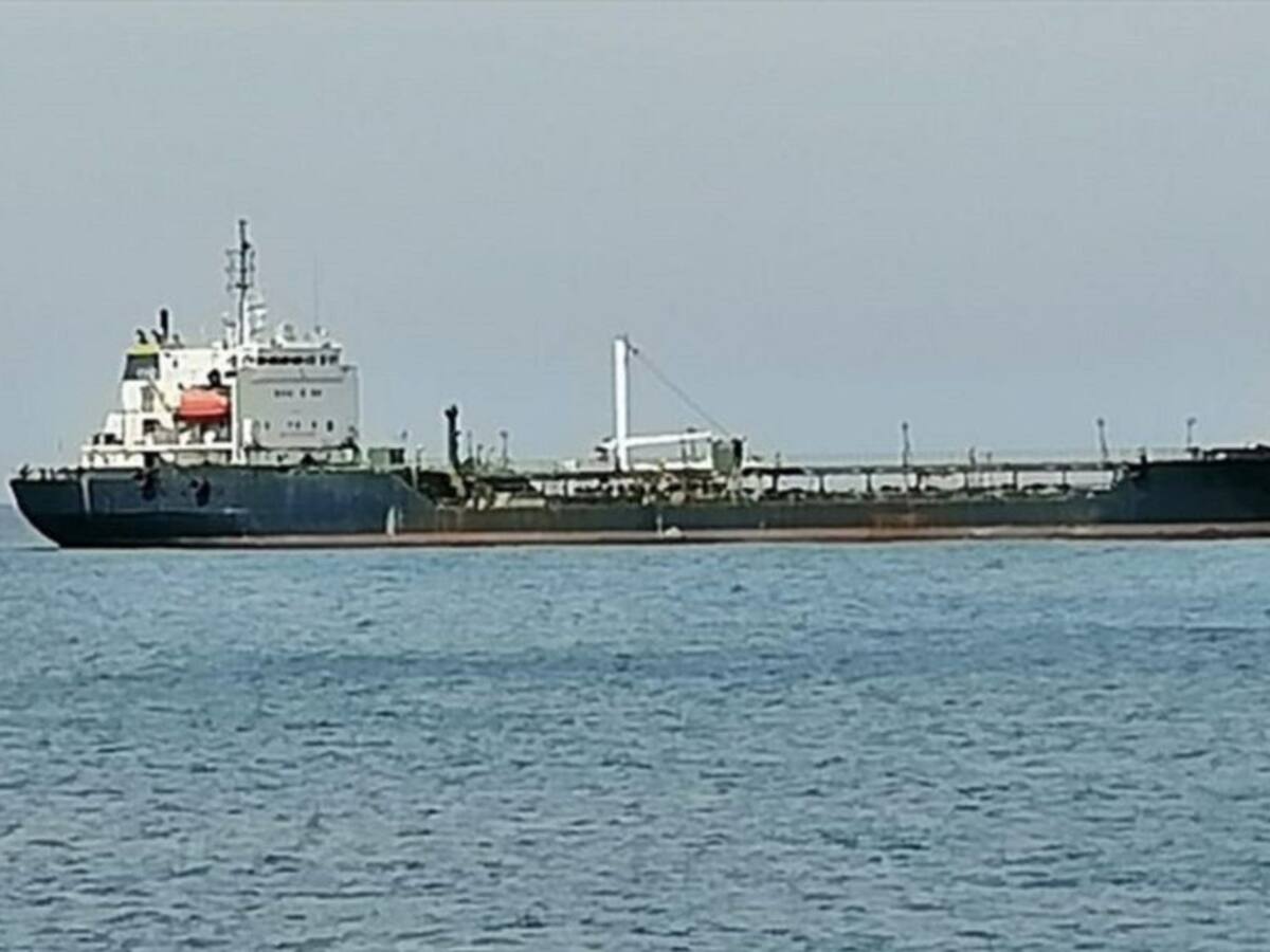 Embajada de Panamá analiza situación de barco abandonado en Santa Marta
