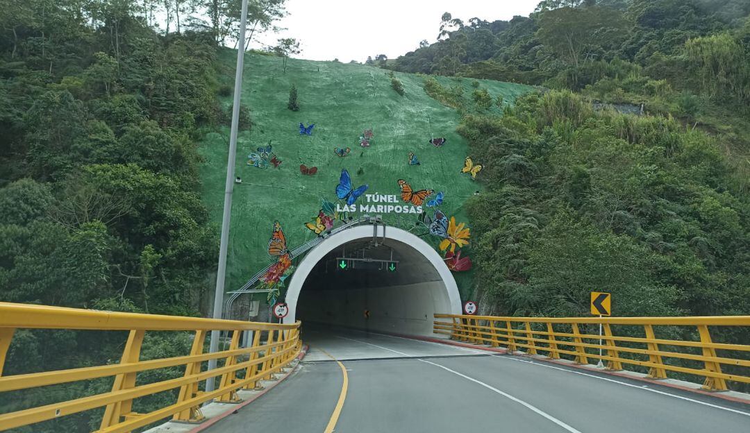 Túnel Las Mariposas en la vía la línea entre Quindío y Tolima