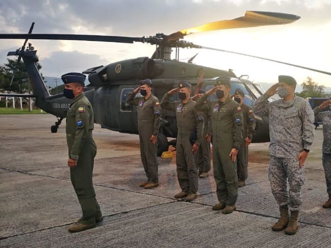 Helicóptero Black Hawk de la FAC inicia operaciones de rescate en Honduras