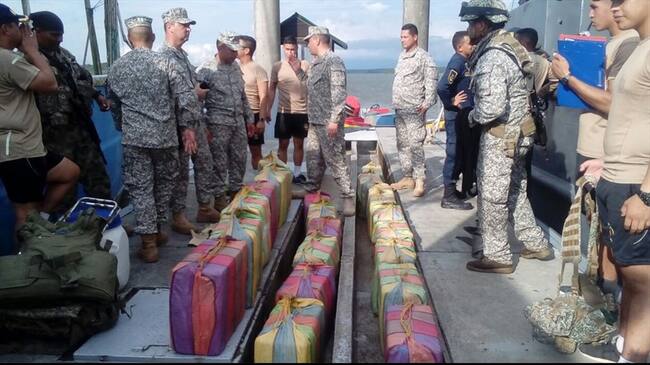 Fue localizada una embarcación que organizaciones narcotraficantes tenían lista para zarpar con 625 kilogramos de clorhidrato de cocaína en su interior. Foto: Armada Nacional