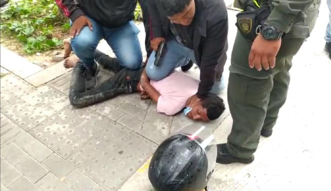 Presunto delincuente capturado.