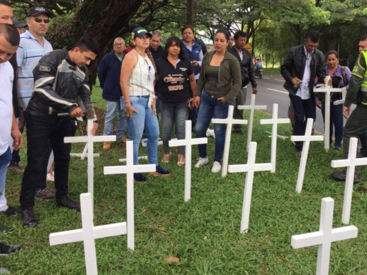 Con cruces en las vías buscan reducir muertes por accidentes de tránsito