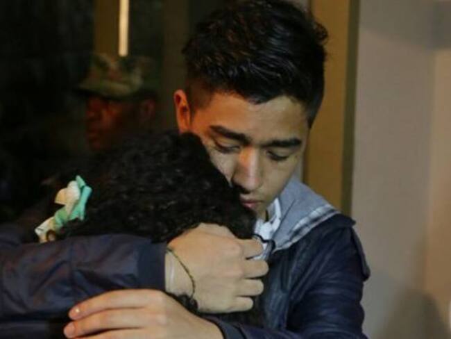 Llegan al país 34 repatriados tras terremoto en Ecuador