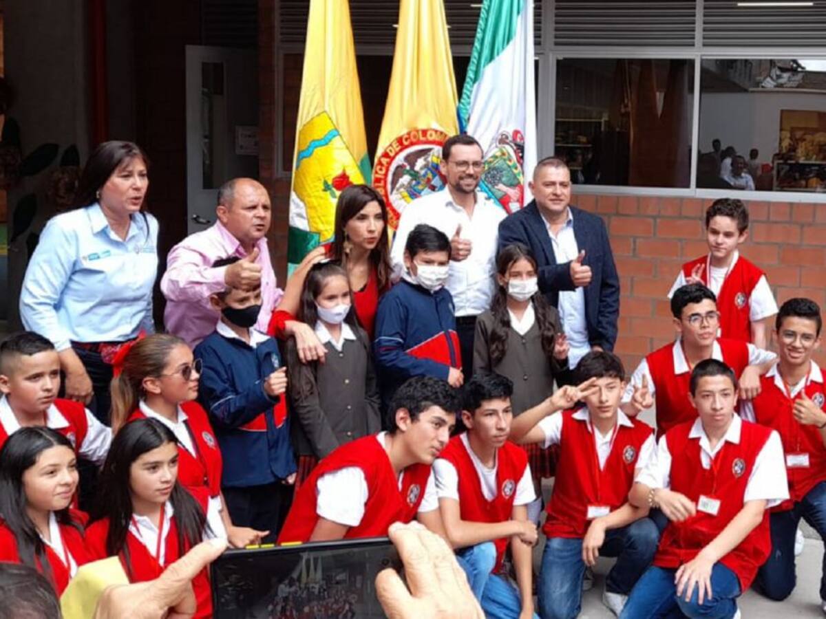 Tras 10 años de espera Neira cuenta con un nuevo colegio