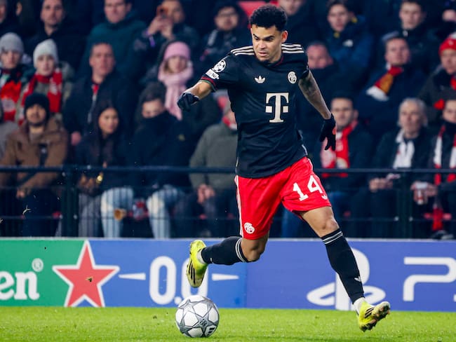Eindhoven, Netherlands - January 28: Luis Diaz of FC Bayern Munchen dribbles with the ball during the UEFA Champions League 2025/26 League Phase MD8 match between PSV Eindhoven and FC Bayern Munchen at PSV Stadion on January 28, 2026 in Eindhoven, Netherlands. (Photo by Wart Brinkerhof/Marcel ter Bals/DeFodi Images/DeFodi via Getty Images)
