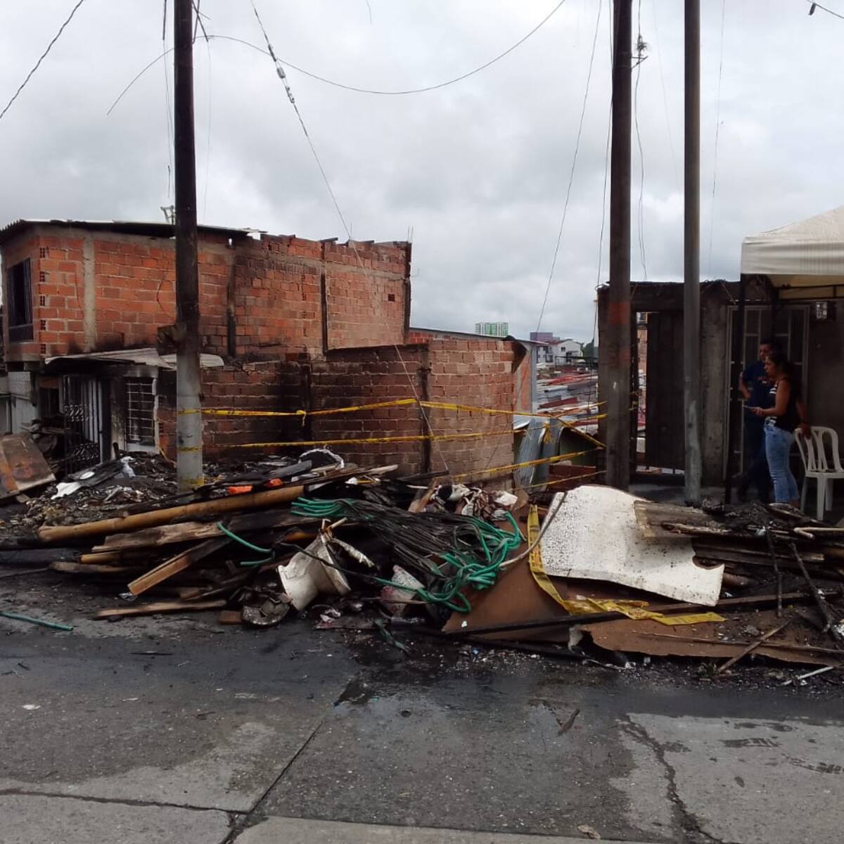 Damnificados de incendio de Armenia claman ayudas porque quedaron con lo que tenían puesto