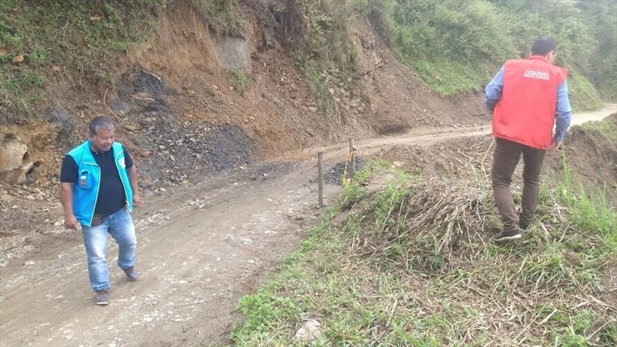 Las fuertes lluvias registradas en las últimas horas han generado deslizamientos de tierra que afectan la movilidad en carreteras. Foto: Gobernación del Cauca