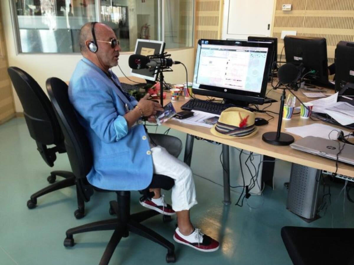 El maestro Cesar Mora, presenta en Caracol Radio Mi bendición, nuevo álbum.