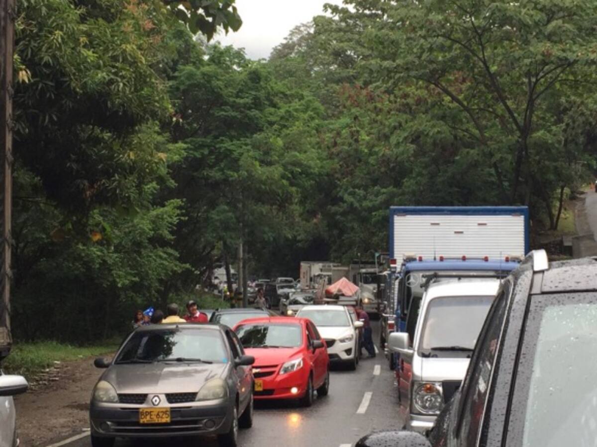 Por derrumbe cierran la variante de Melgar entre Girardot y Bogotá