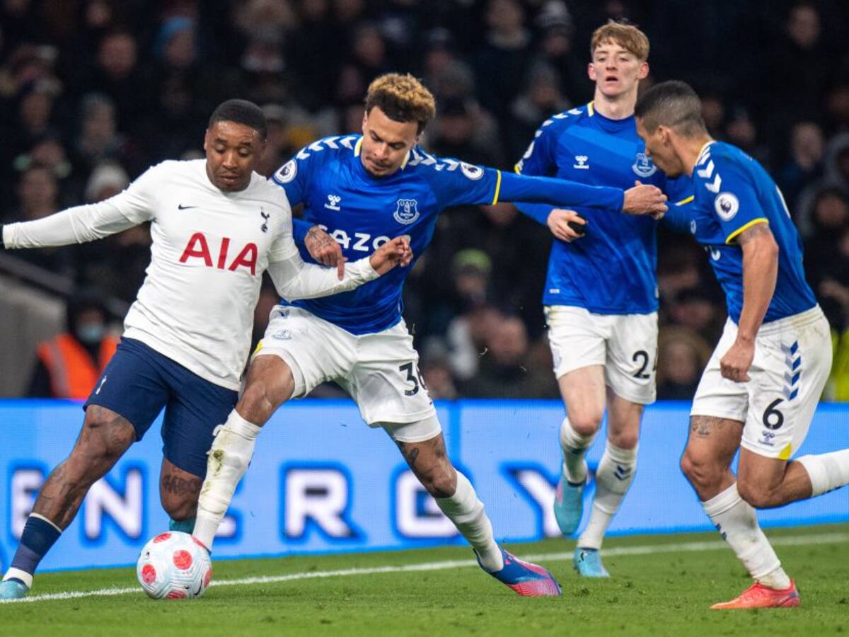 El Everton de Yerry Mina cae de local y se acerca al descenso