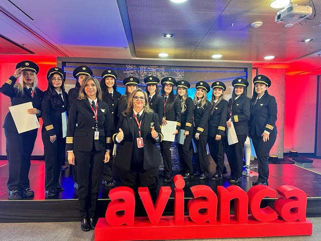 “El cielo es de ellas”: Avianca entregará 20 becas a mujeres que quieran ser piloto