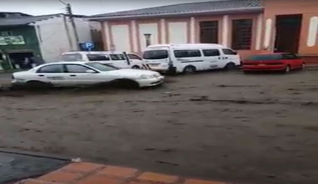 Inundaciones en el municipio de Une 