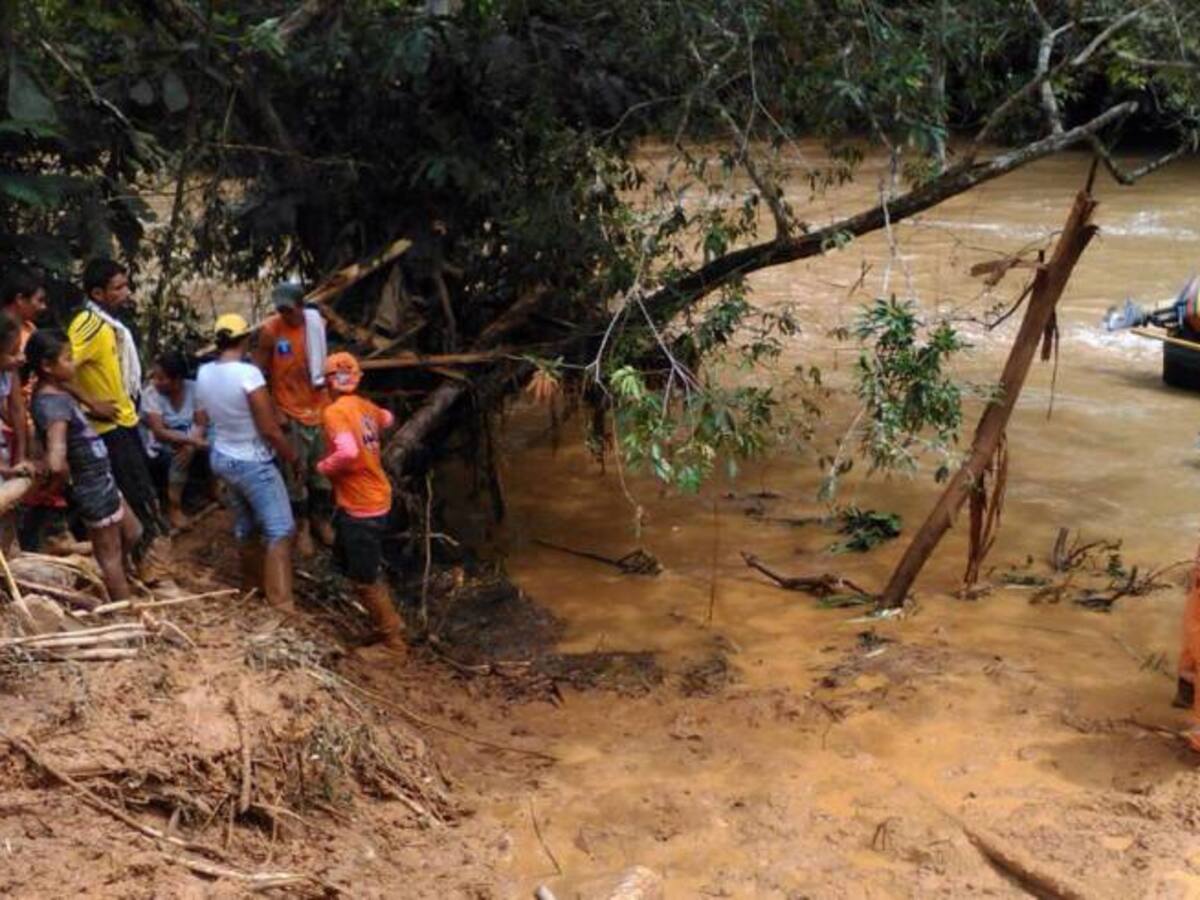 Cuatro persona desaparecidas por creciente de quebrada en Remedios