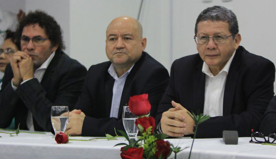 En la foto de izquierda a derecha: Pastor Alape, Carlos Antonio Lozada y Pablo Catatumbo.