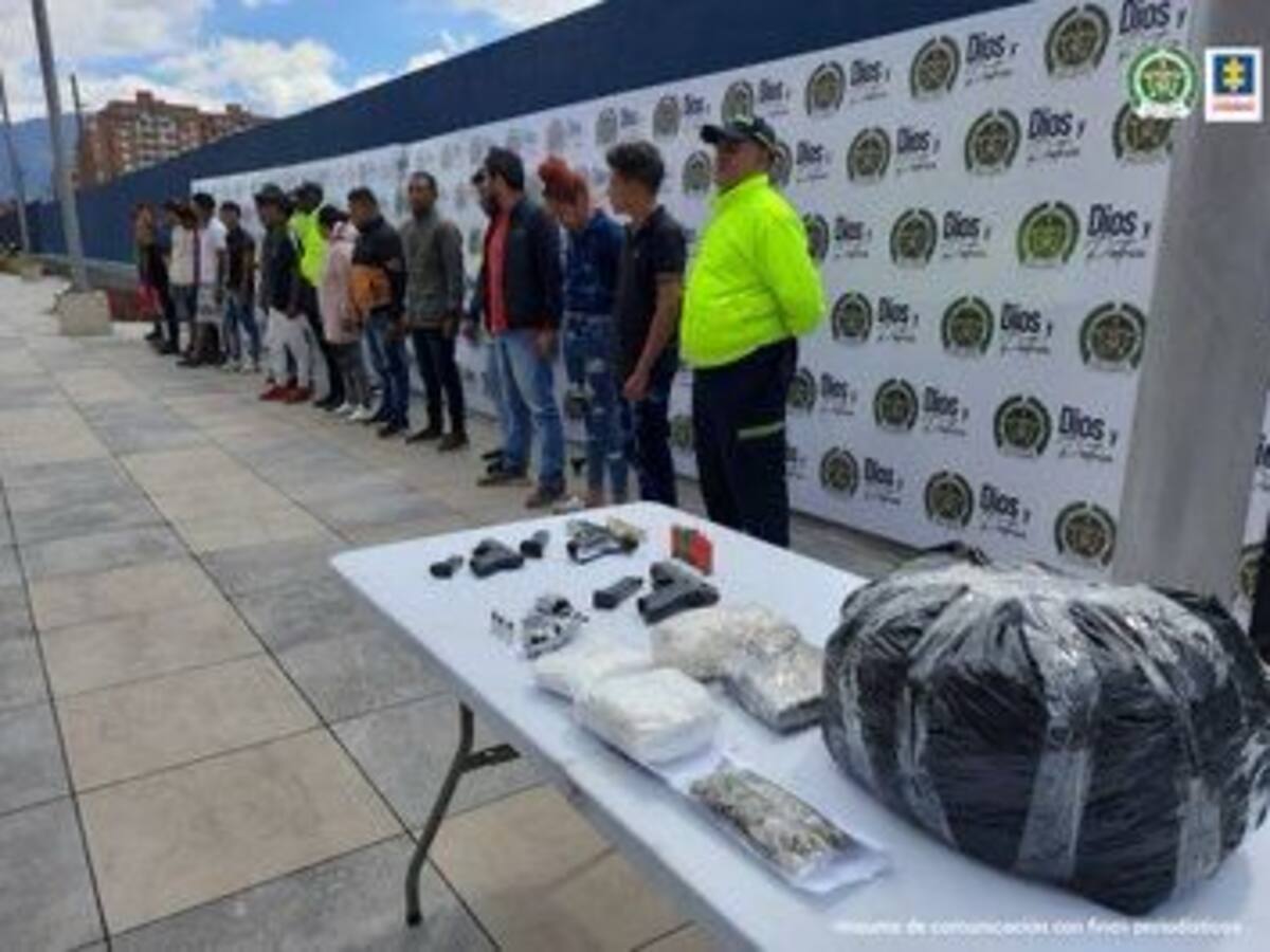 Caen 17 presuntos delincuentes acusados de lanzar granadas y disparar contra comerciantes