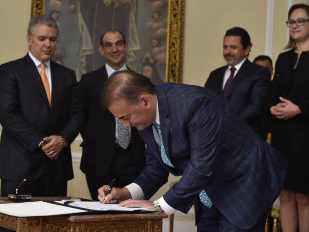 Empezó la entrada de políticos a los ministerios