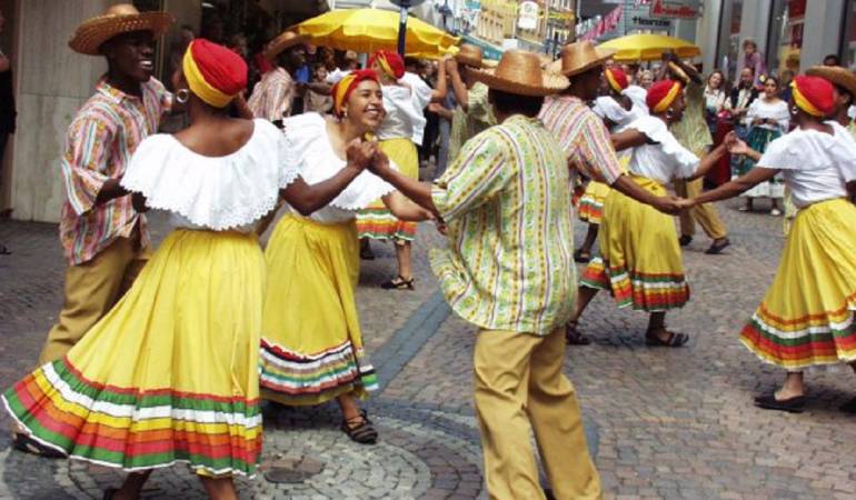 50 años "Dejando Huella por el Mundo"