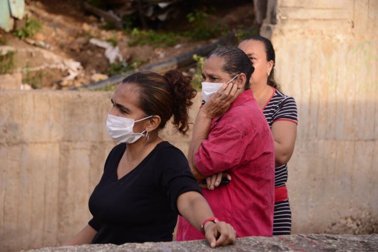 Así padecen la situación los habitantes de barrios cercanos al relleno de Palangana