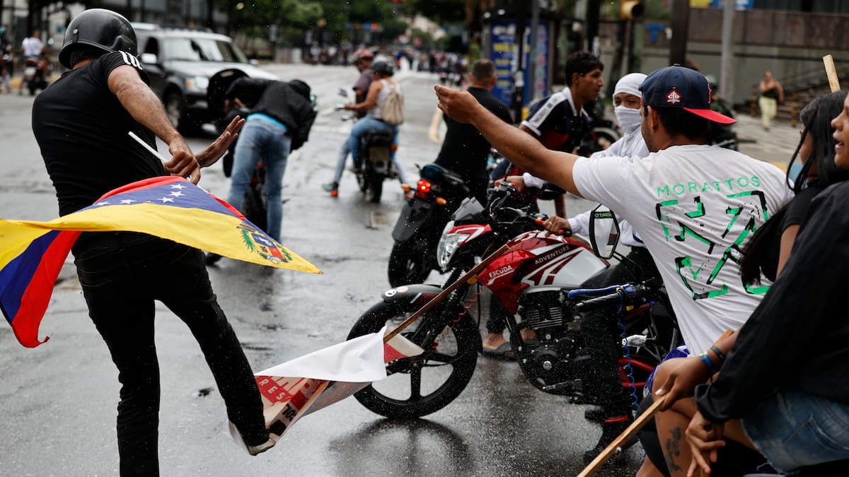 “Fue un robo”: protestas y cacerolas tras reelección de Maduro en Venezuela