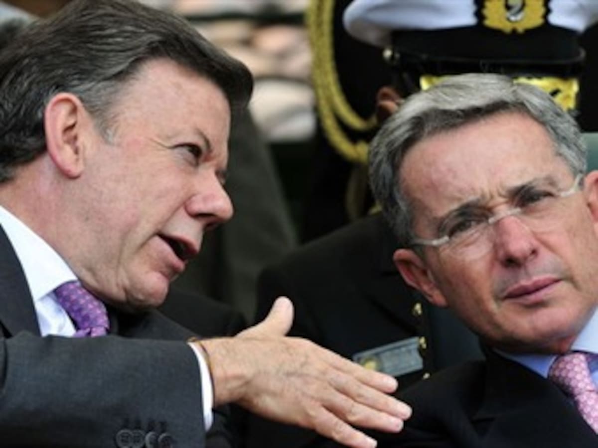 Santos le pide a Uribe que “no le haga más daño al país”