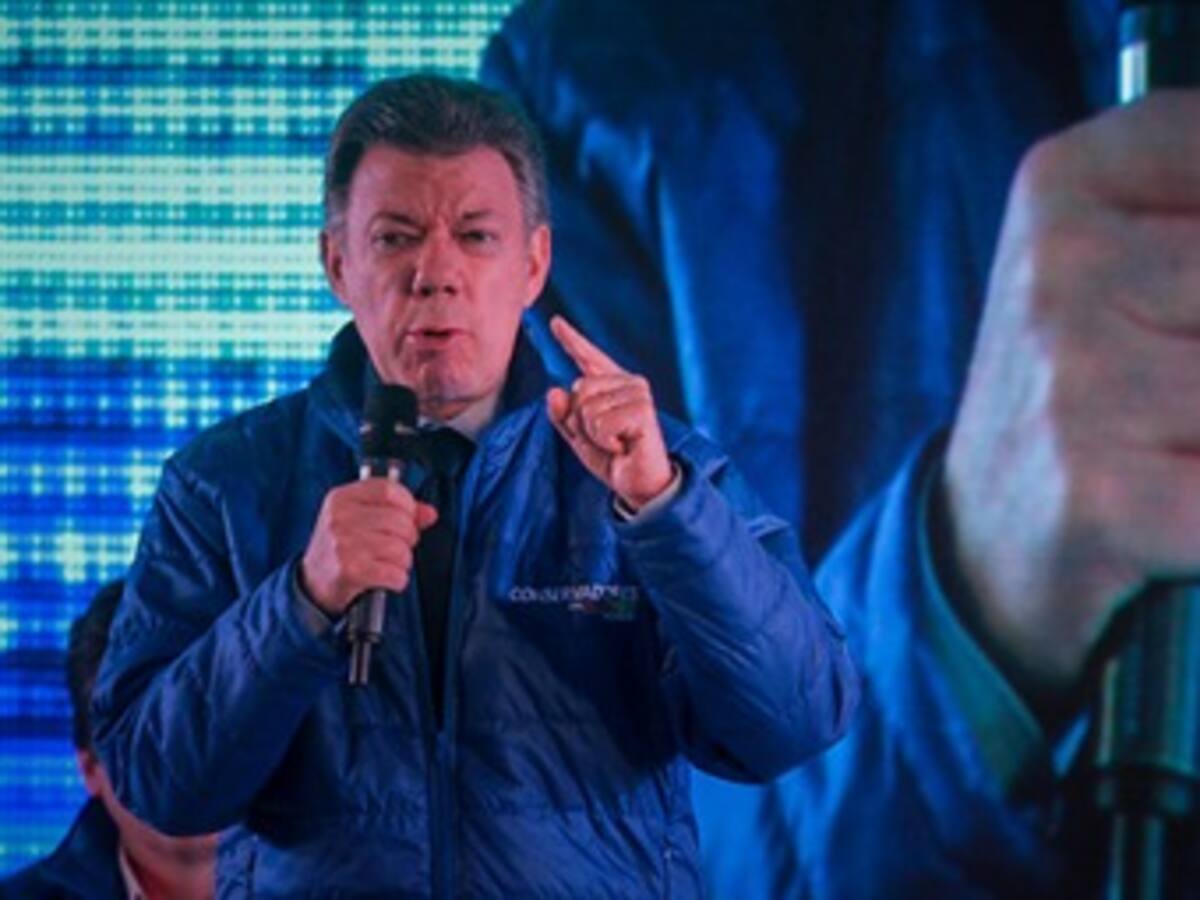 Santos dice que los enemigos de la paz no pasarán
