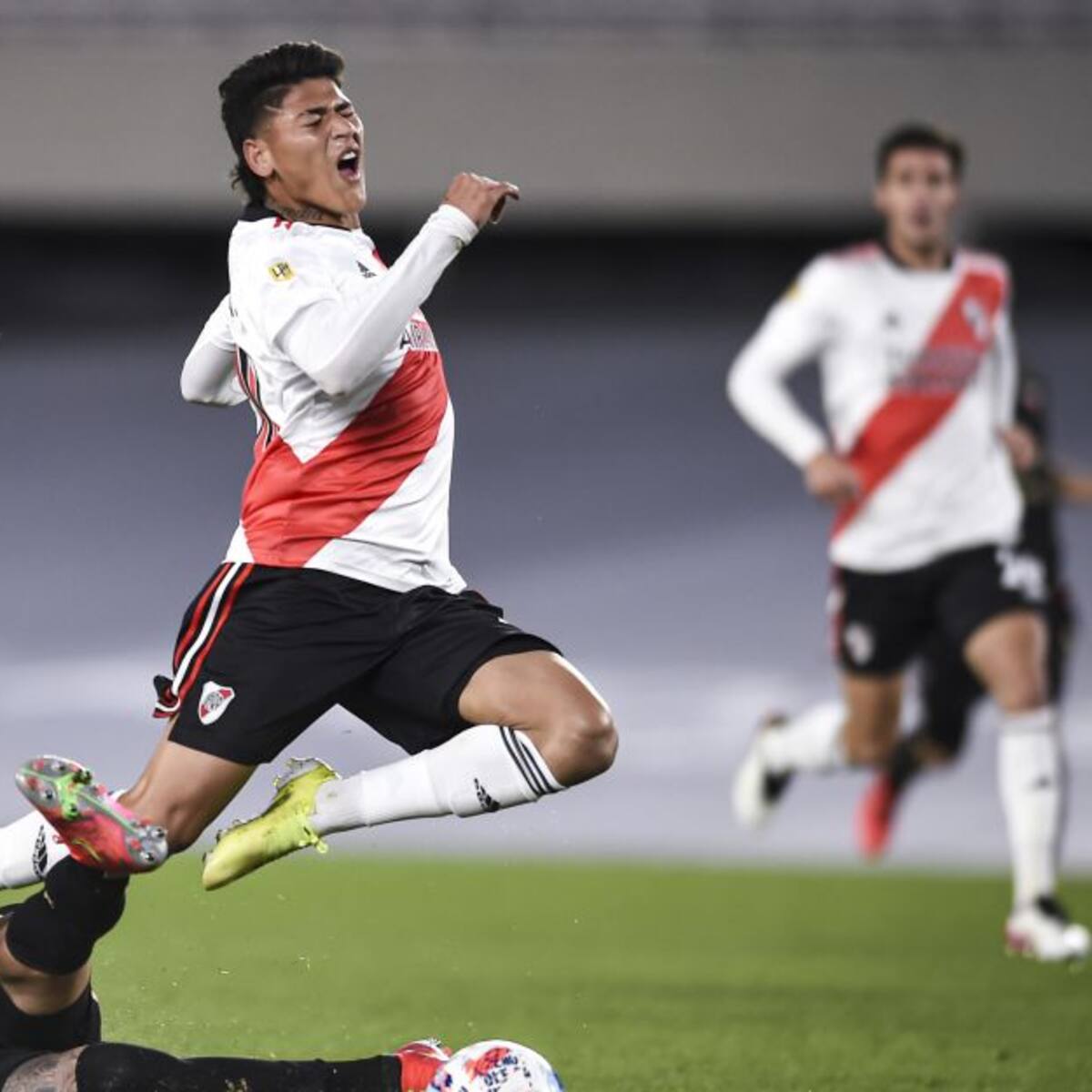 Duelo de colombianos en nueva definición de título en Argentina