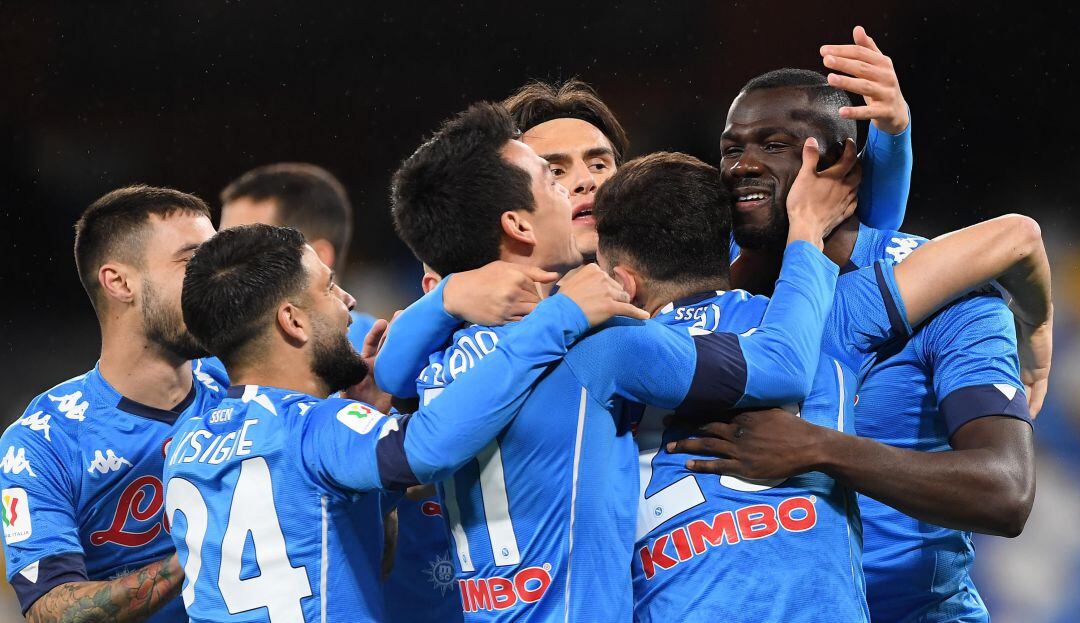 Nápoles clasificó a la semifinal de la Copa Italia tras vencer a Spezia.