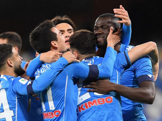 Nápoles clasificó a la semifinal de la Copa Italia tras vencer a Spezia.