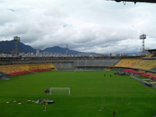 Violencia de los hinchas obliga a aplazar partido entre Millonarios y Nacional