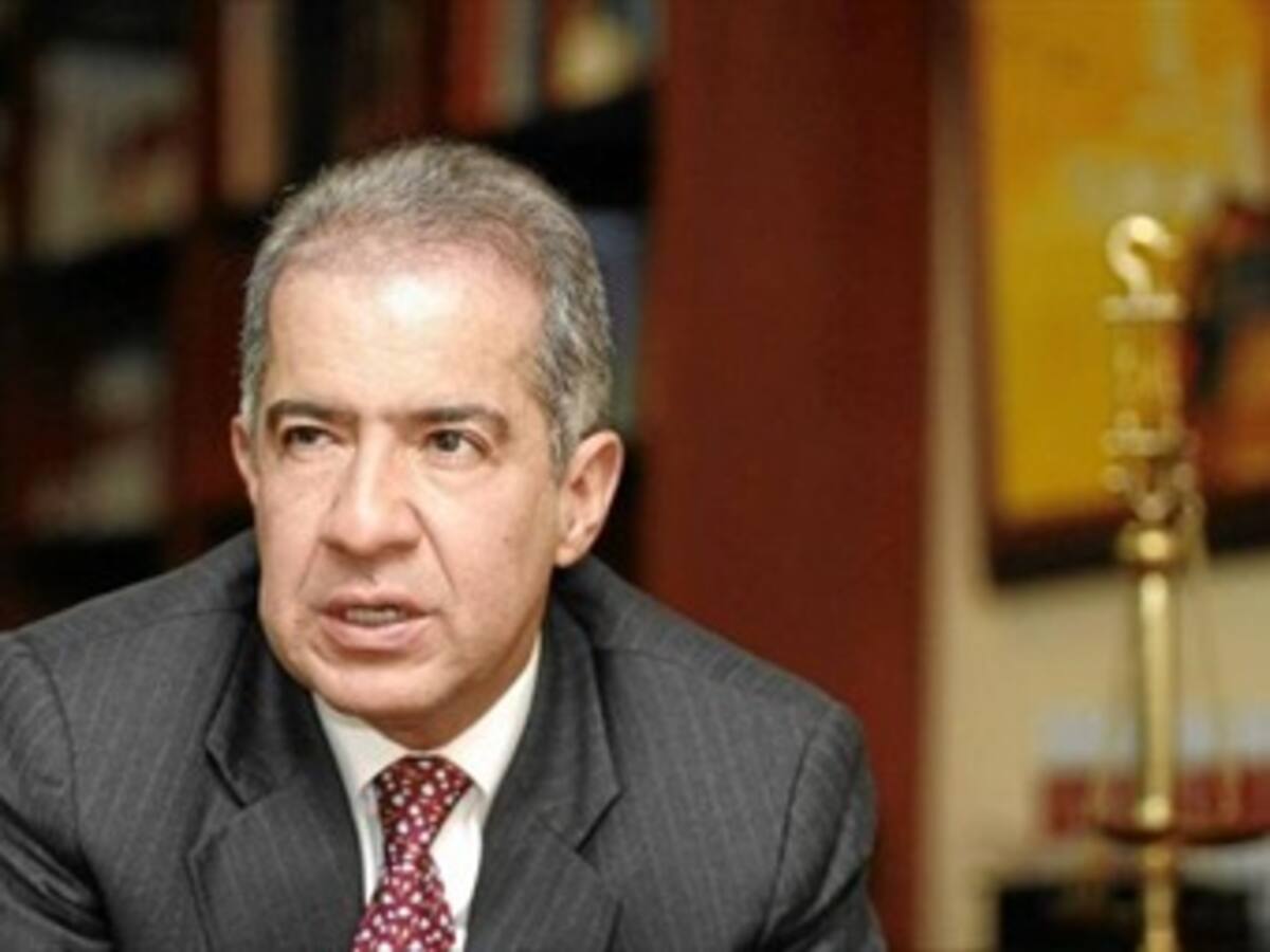 Aceptan demanda contra Mario Iguarán por destitución de funcionario