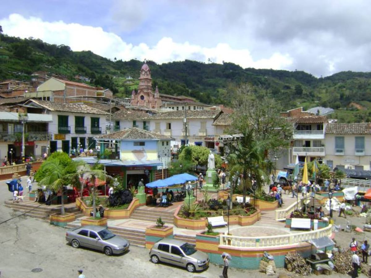 En Granada, Antioquia, ahogan una perra y le hacen matoneo al niño dueño